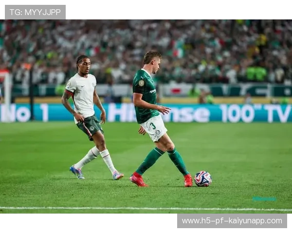 切尔西边路快速渗透制造混乱，帕尔默打门稍高