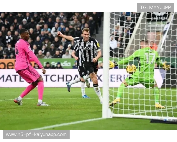 富勒姆的直塞极具杀伤力